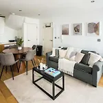 Prime Location Mews!