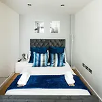 Prime Location Mews!