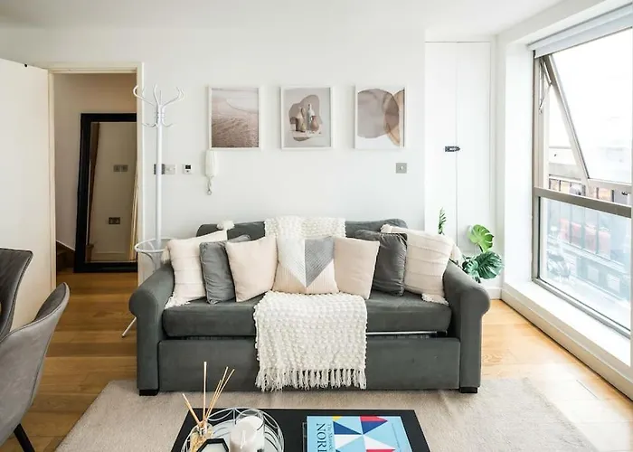 Prime Location Mews!