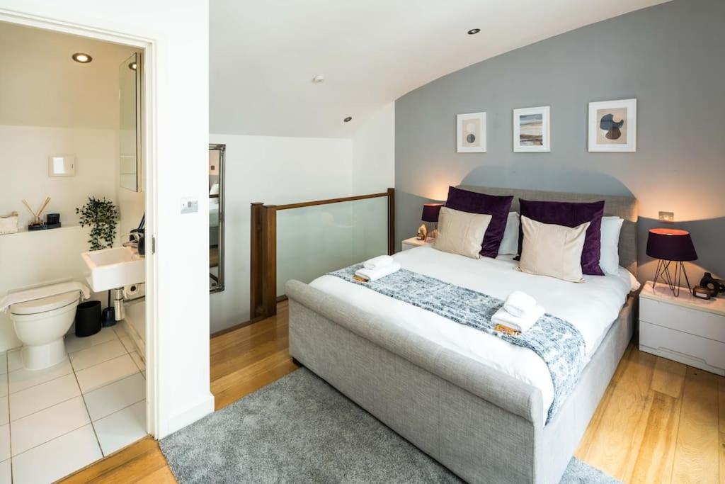 Prime Location Mews! *